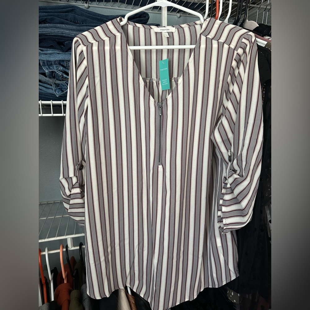 Maurices
Gray/white/maroon strip
NWT
Size Large